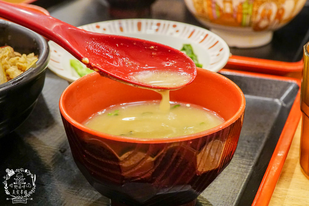 南部第一間すき家 SUKIYA丼飯咖哩在高雄!全台第一間白色系すき家!日本三大連鎖丼飯來高雄囉! - 第24張圖 南部第一間すき家 SUKIYA丼飯咖哩在高雄!全台第一間白色系すき家!日本三大連鎖丼飯來高雄囉!
