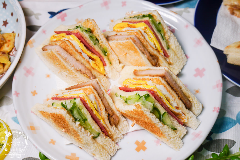 高雄[一加一咖啡牛乳專賣店]隱藏在大社超懷舊的古早味早餐店!還有清爽無負擔的義大利麵跟燉飯哦!