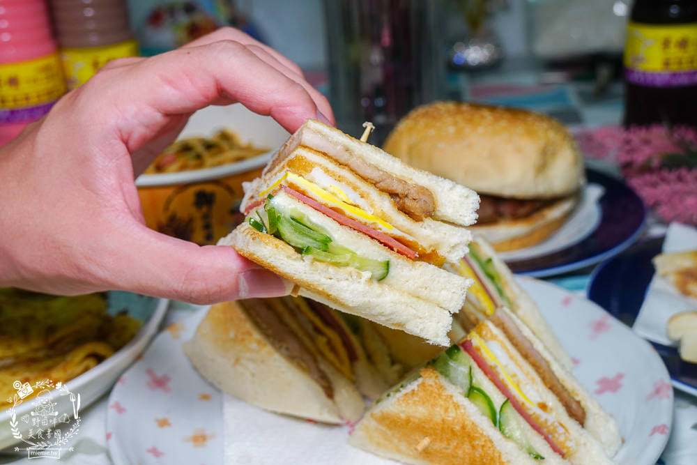 高雄[一加一咖啡牛乳專賣店]隱藏在大社超懷舊的古早味早餐店!還有清爽無負擔的義大利麵跟燉飯哦!