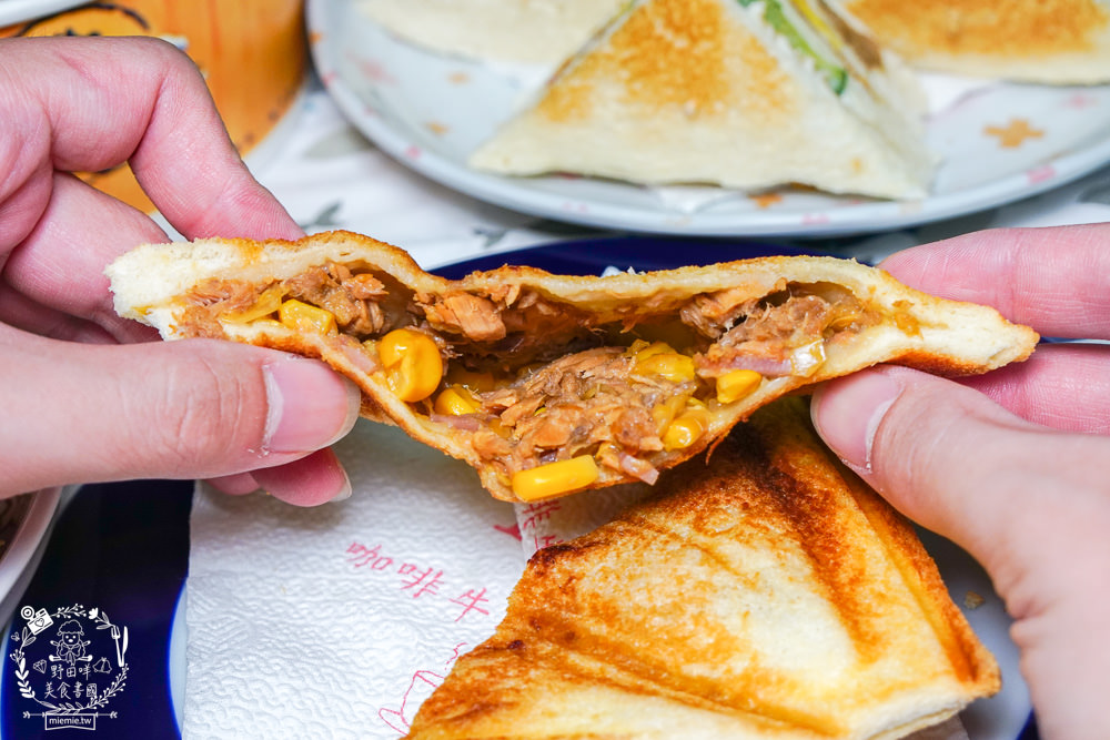 高雄[一加一咖啡牛乳專賣店]隱藏在大社超懷舊的古早味早餐店!還有清爽無負擔的義大利麵跟燉飯哦!