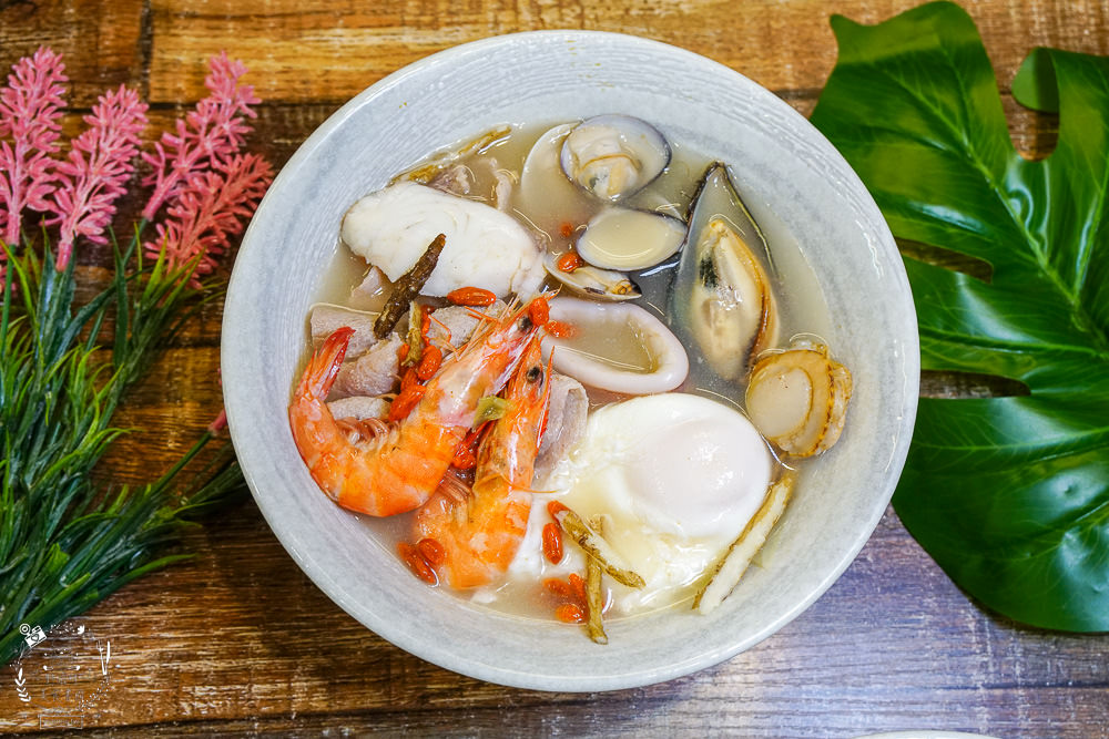 一鍋鮮海鮮鍋物(左營店)高雄海鮮多到快滿出來的鍋燒麵飯湯!海鮮控不能錯過的痛風料理!