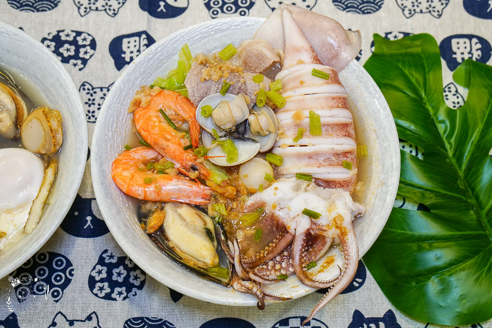 一鍋鮮海鮮鍋物(左營店)高雄海鮮多到快滿出來的鍋燒麵飯湯!海鮮控不能錯過的痛風料理!