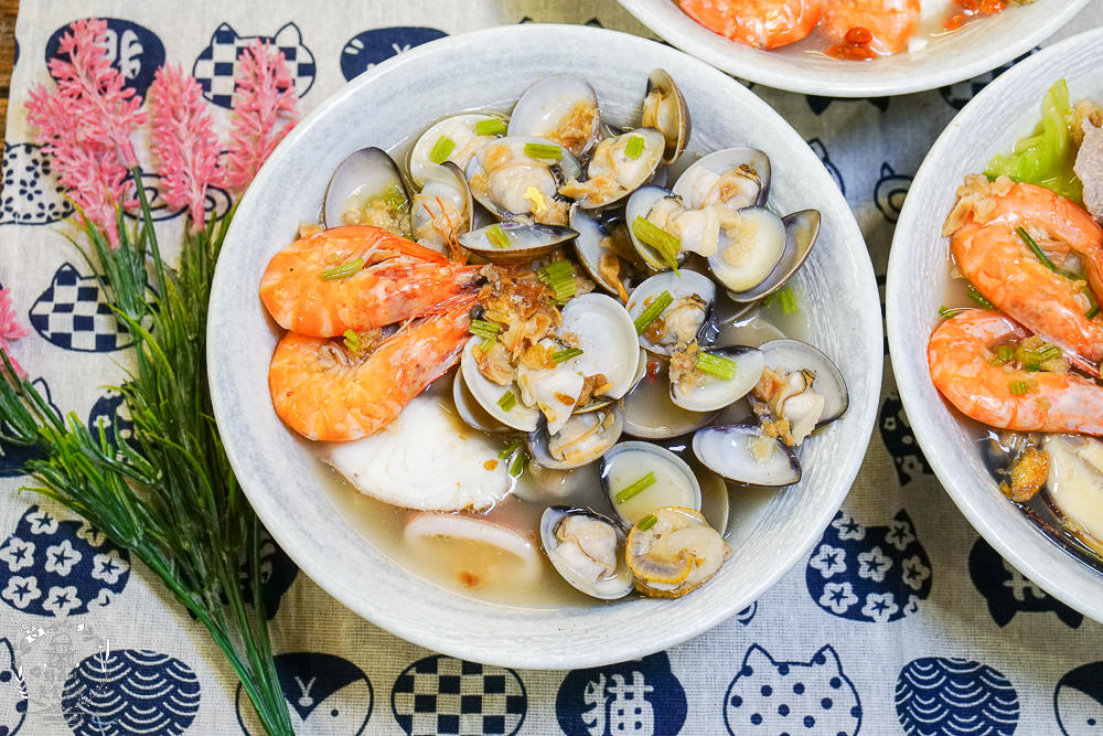 一鍋鮮海鮮鍋物(左營店)高雄海鮮多到快滿出來的鍋燒麵飯湯!海鮮控不能錯過的痛風料理!