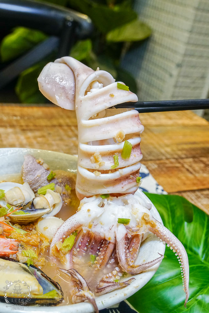 一鍋鮮海鮮鍋物(左營店)高雄海鮮多到快滿出來的鍋燒麵飯湯!海鮮控不能錯過的痛風料理!