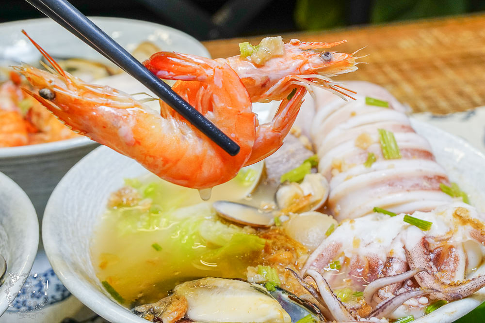 一鍋鮮海鮮鍋物(左營店)高雄海鮮多到快滿出來的鍋燒麵飯湯!海鮮控不能錯過的痛風料理!