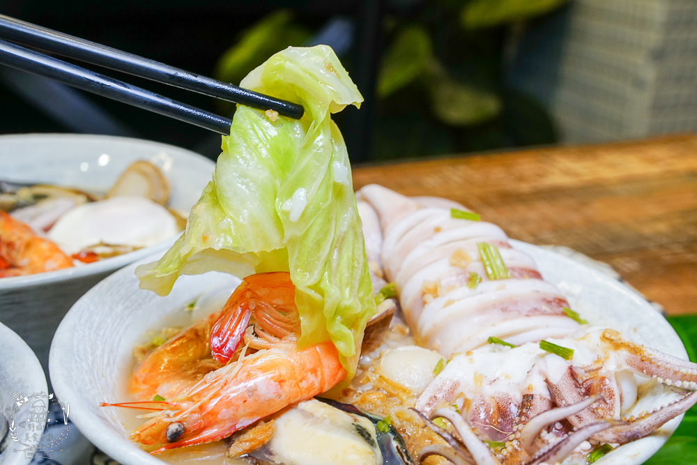 一鍋鮮海鮮鍋物(左營店)高雄海鮮多到快滿出來的鍋燒麵飯湯!海鮮控不能錯過的痛風料理!