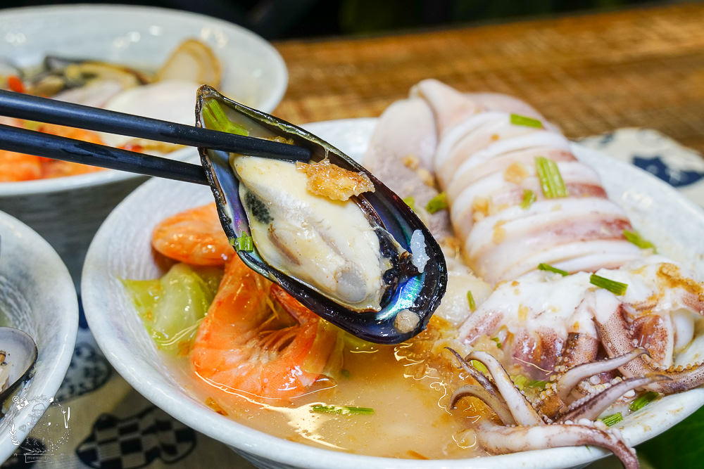 一鍋鮮海鮮鍋物(左營店)高雄海鮮多到快滿出來的鍋燒麵飯湯!海鮮控不能錯過的痛風料理!