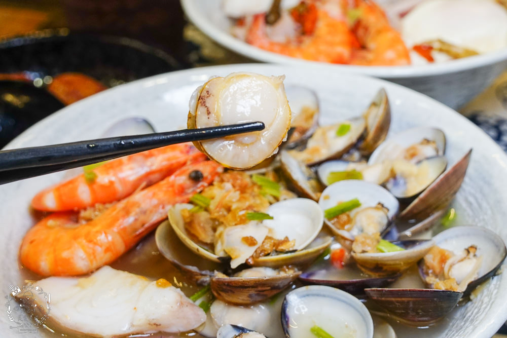 一鍋鮮海鮮鍋物(左營店)高雄海鮮多到快滿出來的鍋燒麵飯湯!海鮮控不能錯過的痛風料理!