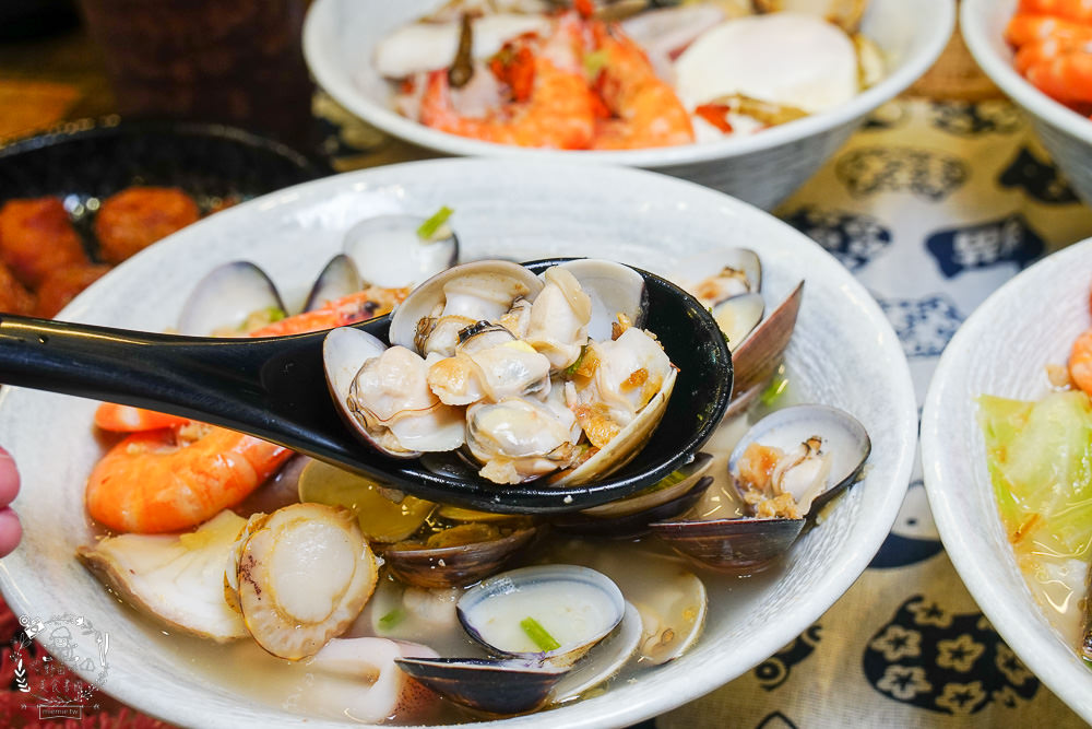 一鍋鮮海鮮鍋物(左營店)高雄海鮮多到快滿出來的鍋燒麵飯湯!海鮮控不能錯過的痛風料理!