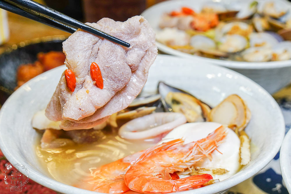 一鍋鮮海鮮鍋物(左營店)高雄海鮮多到快滿出來的鍋燒麵飯湯!海鮮控不能錯過的痛風料理!