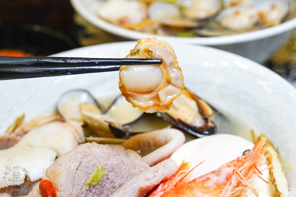一鍋鮮海鮮鍋物(左營店)高雄海鮮多到快滿出來的鍋燒麵飯湯!海鮮控不能錯過的痛風料理!