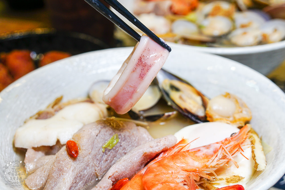 一鍋鮮海鮮鍋物(左營店)高雄海鮮多到快滿出來的鍋燒麵飯湯!海鮮控不能錯過的痛風料理!