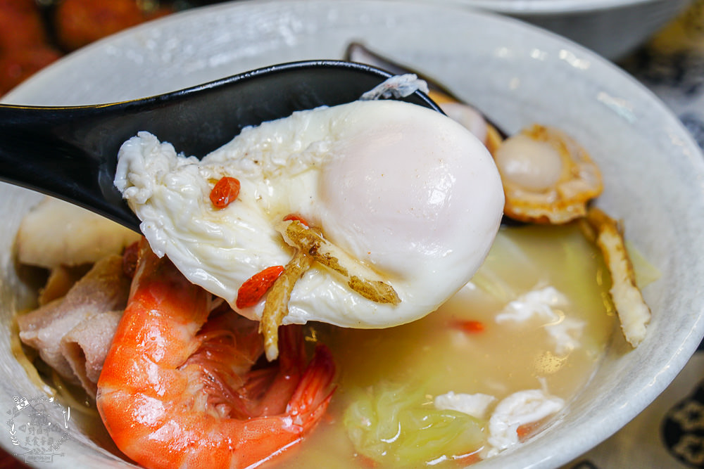 一鍋鮮海鮮鍋物(左營店)高雄海鮮多到快滿出來的鍋燒麵飯湯!海鮮控不能錯過的痛風料理!