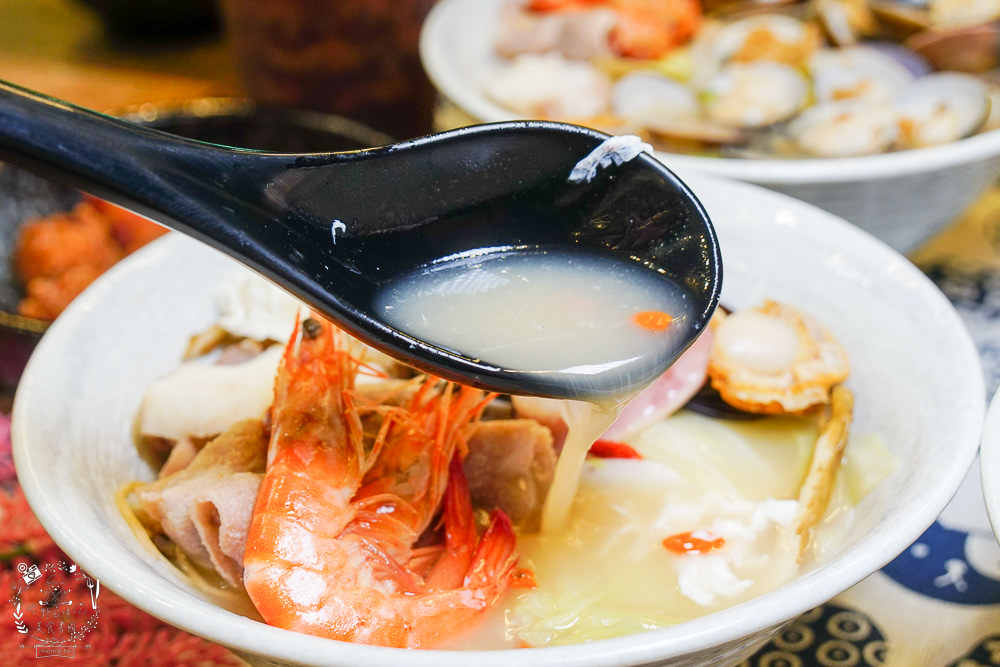 一鍋鮮海鮮鍋物(左營店)高雄海鮮多到快滿出來的鍋燒麵飯湯!海鮮控不能錯過的痛風料理!