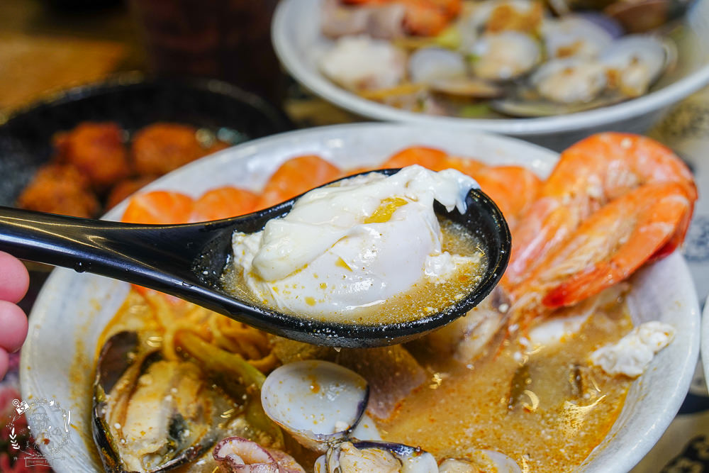 一鍋鮮海鮮鍋物(左營店)高雄海鮮多到快滿出來的鍋燒麵飯湯!海鮮控不能錯過的痛風料理!