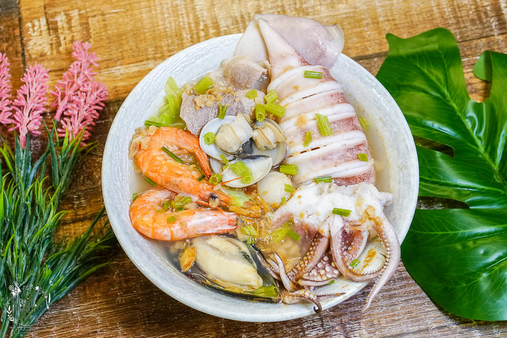 一鍋鮮海鮮鍋物(左營店)高雄海鮮多到快滿出來的鍋燒麵飯湯!海鮮控不能錯過的痛風料理!
