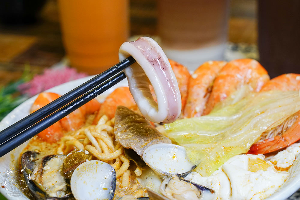 一鍋鮮海鮮鍋物(左營店)高雄海鮮多到快滿出來的鍋燒麵飯湯!海鮮控不能錯過的痛風料理!
