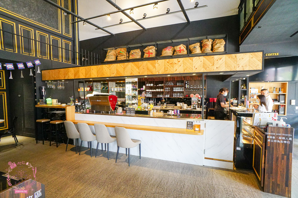 高雄鳳山三民路佛具家具街美食景點推薦!鳳山小吃美食|人文歷史景點|精緻佛具|家俱擺設|鳳山小旅行 - 第9張圖 高雄鳳山三民路佛具家具街美食景點推薦!鳳山小吃美食|人文歷史景點|精緻佛具|家俱擺設|鳳山小旅行