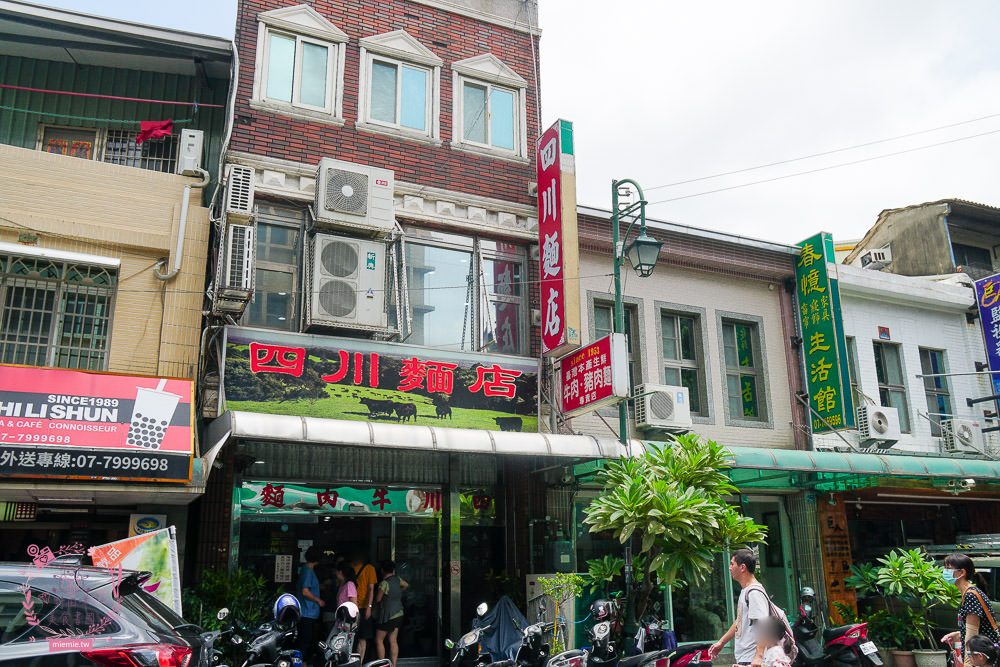 高雄鳳山三民路佛具家具街美食景點推薦!鳳山小吃美食|人文歷史景點|精緻佛具|家俱擺設|鳳山小旅行 - 第16張圖 高雄鳳山三民路佛具家具街美食景點推薦!鳳山小吃美食|人文歷史景點|精緻佛具|家俱擺設|鳳山小旅行