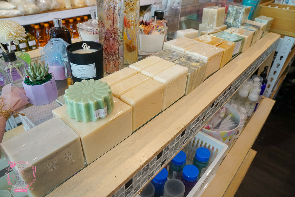 高雄鳳山三民路佛具家具街美食景點推薦!鳳山小吃美食|人文歷史景點|精緻佛具|家俱擺設|鳳山小旅行 - 第33張圖 高雄鳳山三民路佛具家具街美食景點推薦!鳳山小吃美食|人文歷史景點|精緻佛具|家俱擺設|鳳山小旅行