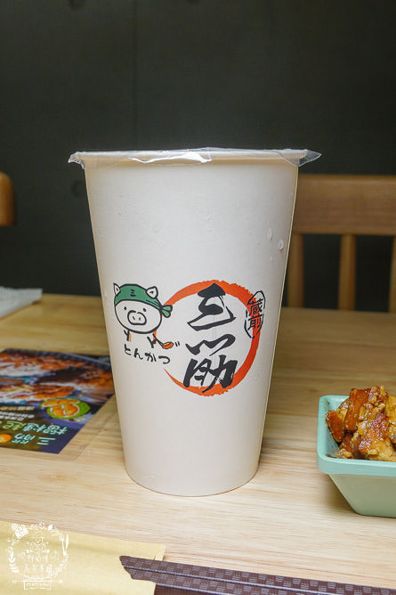 來自日本蔵前的三筋日式豬排高雄1號店!銷魂起司榴槤炸豬排香氣超濃郁!生菜白飯味噌湯爽爽吃到飽? - 第23張圖 來自日本蔵前的三筋日式豬排高雄1號店!銷魂起司榴槤炸豬排香氣超濃郁!生菜白飯味噌湯爽爽吃到飽?