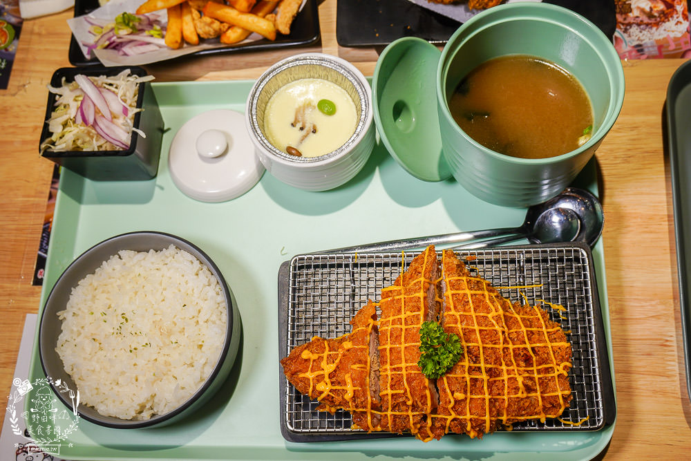 來自日本蔵前的三筋日式豬排高雄1號店!銷魂起司榴槤炸豬排香氣超濃郁!生菜白飯味噌湯爽爽吃到飽? - 第37張圖 來自日本蔵前的三筋日式豬排高雄1號店!銷魂起司榴槤炸豬排香氣超濃郁!生菜白飯味噌湯爽爽吃到飽?