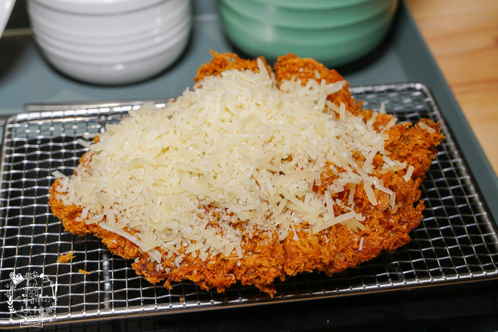 來自日本蔵前的三筋日式豬排高雄1號店!銷魂起司榴槤炸豬排香氣超濃郁!生菜白飯味噌湯爽爽吃到飽? - 第26張圖 來自日本蔵前的三筋日式豬排高雄1號店!銷魂起司榴槤炸豬排香氣超濃郁!生菜白飯味噌湯爽爽吃到飽?