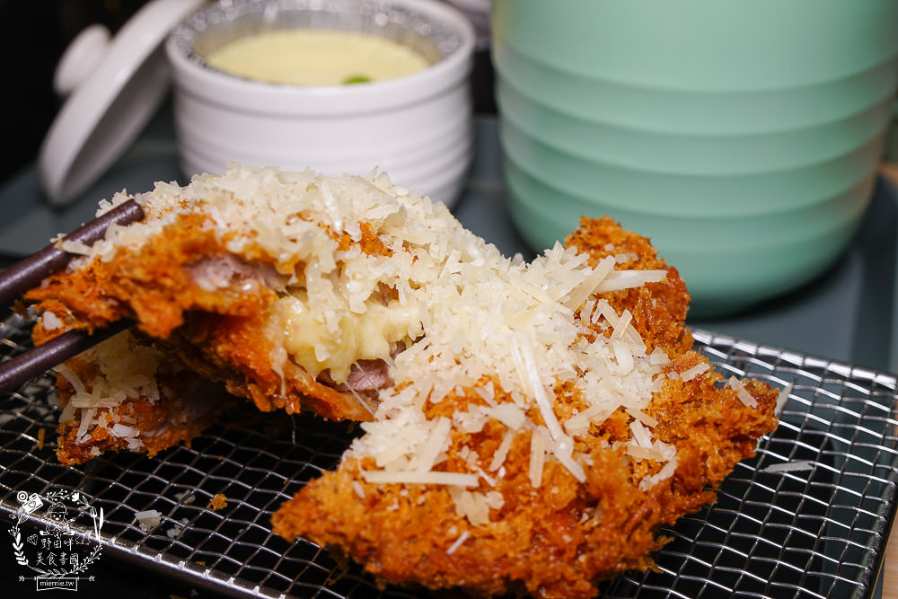 來自日本蔵前的三筋日式豬排高雄1號店!銷魂起司榴槤炸豬排香氣超濃郁!生菜白飯味噌湯爽爽吃到飽? - 第27張圖 來自日本蔵前的三筋日式豬排高雄1號店!銷魂起司榴槤炸豬排香氣超濃郁!生菜白飯味噌湯爽爽吃到飽?