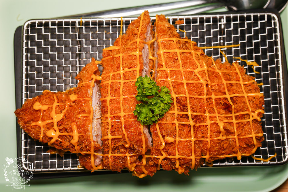 來自日本蔵前的三筋日式豬排高雄1號店!銷魂起司榴槤炸豬排香氣超濃郁!生菜白飯味噌湯爽爽吃到飽? - 第38張圖 來自日本蔵前的三筋日式豬排高雄1號店!銷魂起司榴槤炸豬排香氣超濃郁!生菜白飯味噌湯爽爽吃到飽?