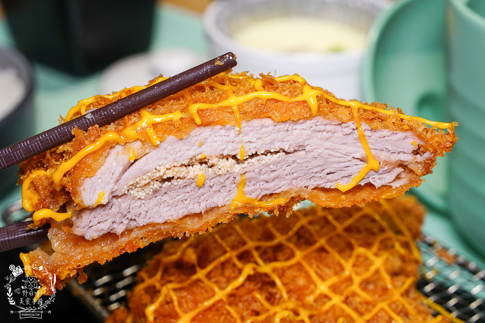 來自日本蔵前的三筋日式豬排高雄1號店!銷魂起司榴槤炸豬排香氣超濃郁!生菜白飯味噌湯爽爽吃到飽? - 第40張圖 來自日本蔵前的三筋日式豬排高雄1號店!銷魂起司榴槤炸豬排香氣超濃郁!生菜白飯味噌湯爽爽吃到飽?