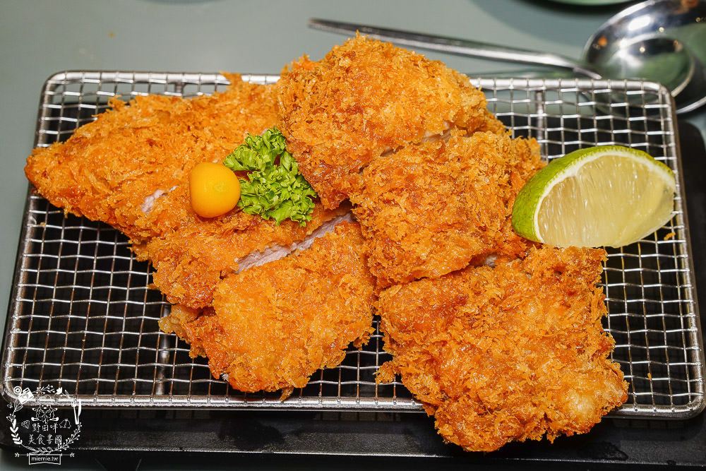 來自日本蔵前的三筋日式豬排高雄1號店!銷魂起司榴槤炸豬排香氣超濃郁!生菜白飯味噌湯爽爽吃到飽? - 第45張圖 來自日本蔵前的三筋日式豬排高雄1號店!銷魂起司榴槤炸豬排香氣超濃郁!生菜白飯味噌湯爽爽吃到飽?