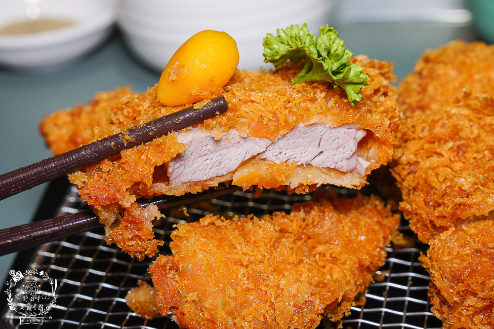 來自日本蔵前的三筋日式豬排高雄1號店!銷魂起司榴槤炸豬排香氣超濃郁!生菜白飯味噌湯爽爽吃到飽? - 第48張圖 來自日本蔵前的三筋日式豬排高雄1號店!銷魂起司榴槤炸豬排香氣超濃郁!生菜白飯味噌湯爽爽吃到飽?