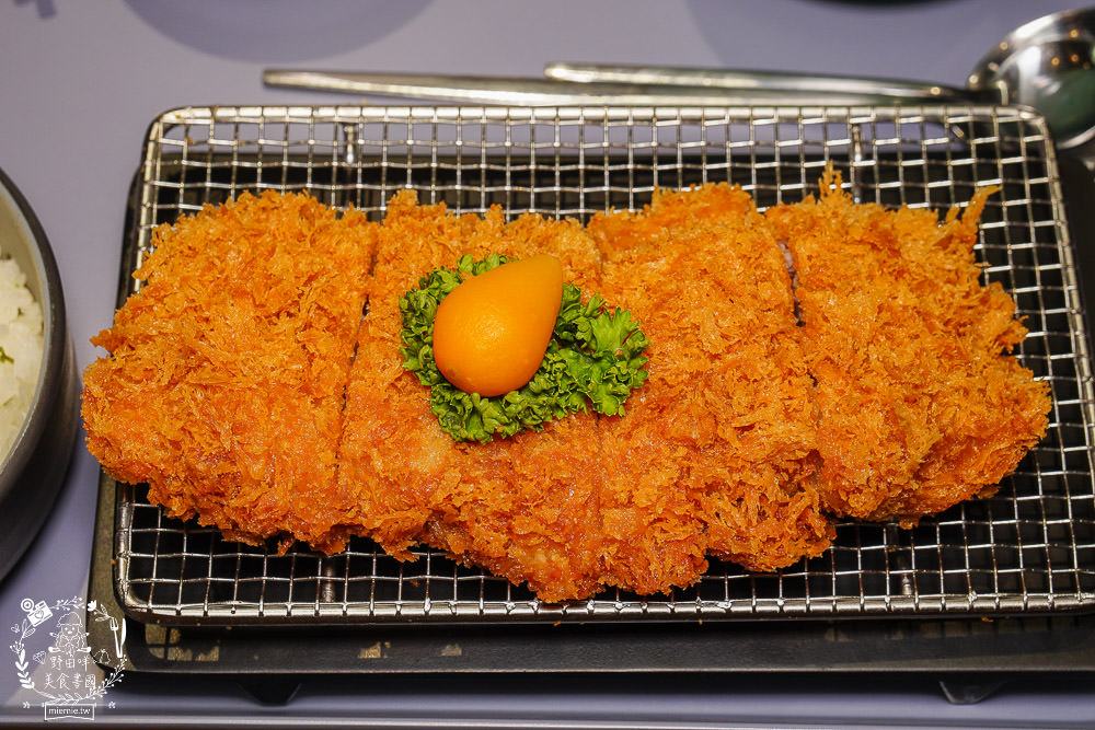 來自日本蔵前的三筋日式豬排高雄1號店!銷魂起司榴槤炸豬排香氣超濃郁!生菜白飯味噌湯爽爽吃到飽? - 第49張圖 來自日本蔵前的三筋日式豬排高雄1號店!銷魂起司榴槤炸豬排香氣超濃郁!生菜白飯味噌湯爽爽吃到飽?