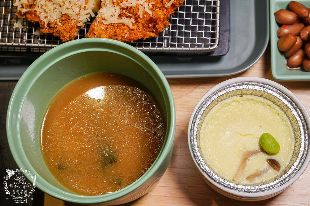 來自日本蔵前的三筋日式豬排高雄1號店!銷魂起司榴槤炸豬排香氣超濃郁!生菜白飯味噌湯爽爽吃到飽? - 第29張圖 來自日本蔵前的三筋日式豬排高雄1號店!銷魂起司榴槤炸豬排香氣超濃郁!生菜白飯味噌湯爽爽吃到飽?