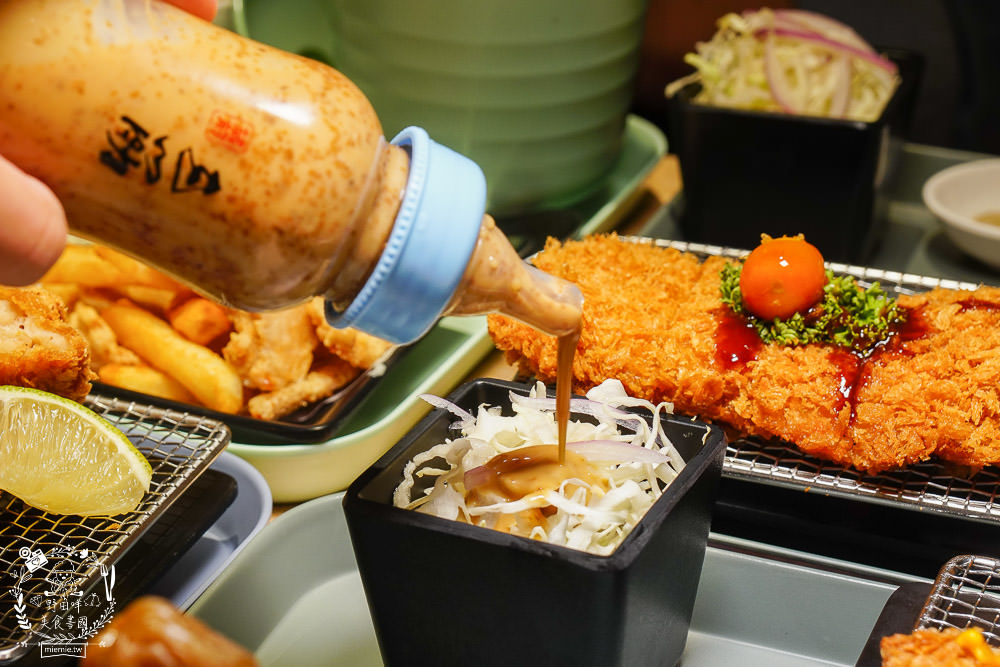 三筋日式豬排高雄一號店|首推超銷魂的燒肉定食!榴槤控必吃罪惡榴槤起司豬排!味噌湯跟高麗菜絲免費續加!