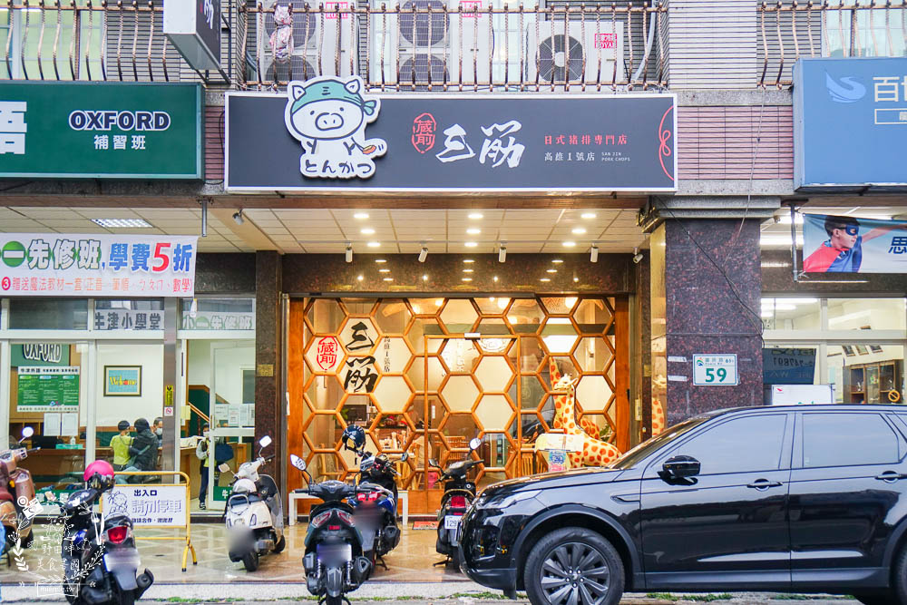 高雄[三筋日式豬排]每日限量的酥炸藍鑽軟殼蟹佐滿滿鮭魚卵!生菜白飯味噌湯爽爽吃到飽?