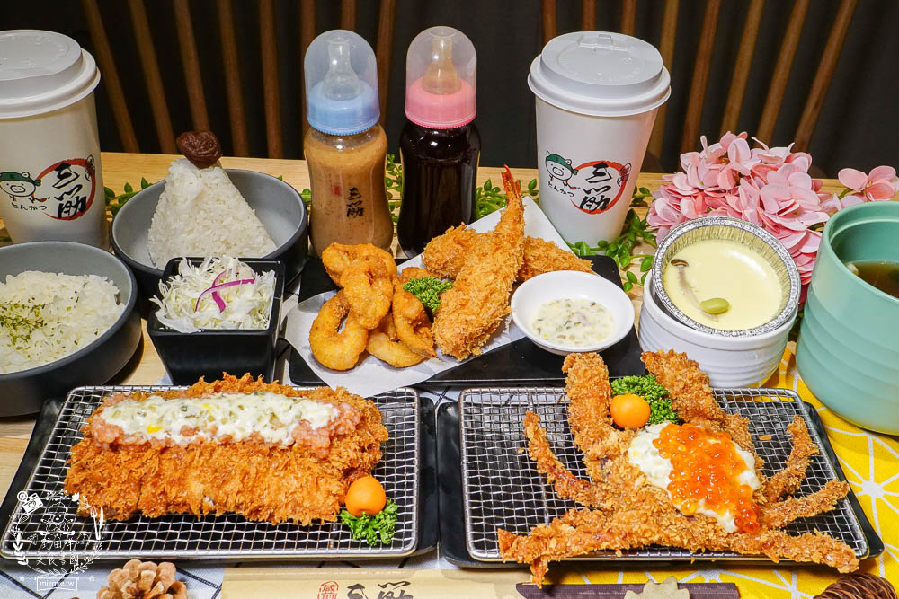 高雄[三筋日式豬排]每日限量的酥炸藍鑽軟殼蟹佐滿滿鮭魚卵!生菜白飯味噌湯爽爽吃到飽?