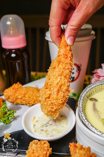 高雄[三筋日式豬排]每日限量的酥炸藍鑽軟殼蟹佐滿滿鮭魚卵!生菜白飯味噌湯爽爽吃到飽?
