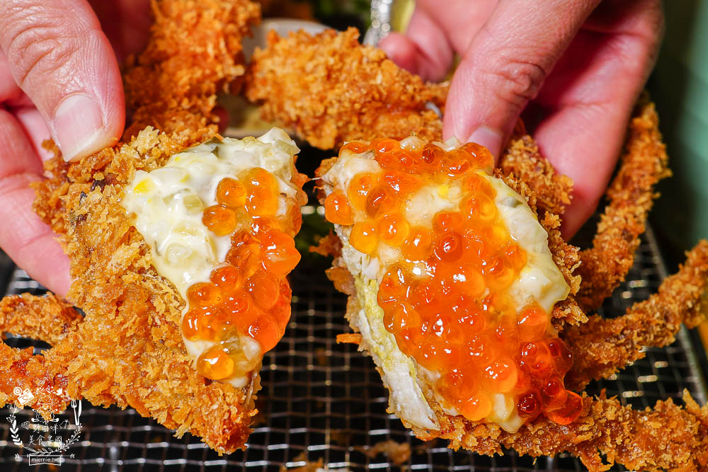 高雄[三筋日式豬排]每日限量的酥炸藍鑽軟殼蟹佐滿滿鮭魚卵!生菜白飯味噌湯爽爽吃到飽?