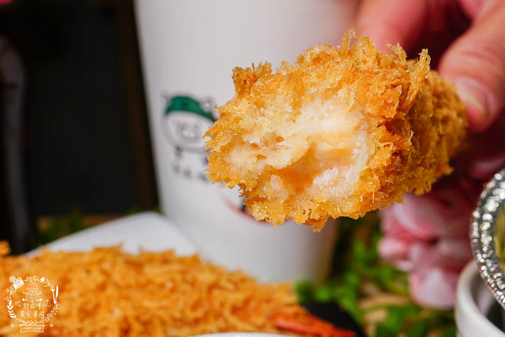 高雄[三筋日式豬排]每日限量的酥炸藍鑽軟殼蟹佐滿滿鮭魚卵!生菜白飯味噌湯爽爽吃到飽?