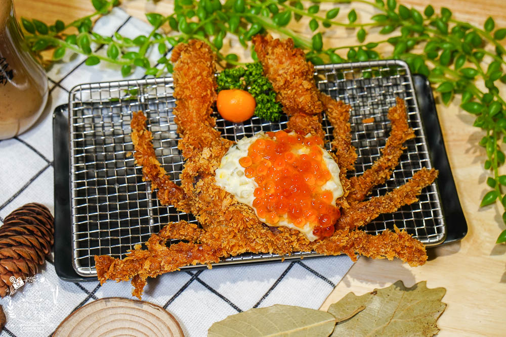 高雄[三筋日式豬排]每日限量的酥炸藍鑽軟殼蟹佐滿滿鮭魚卵!生菜白飯味噌湯爽爽吃到飽?