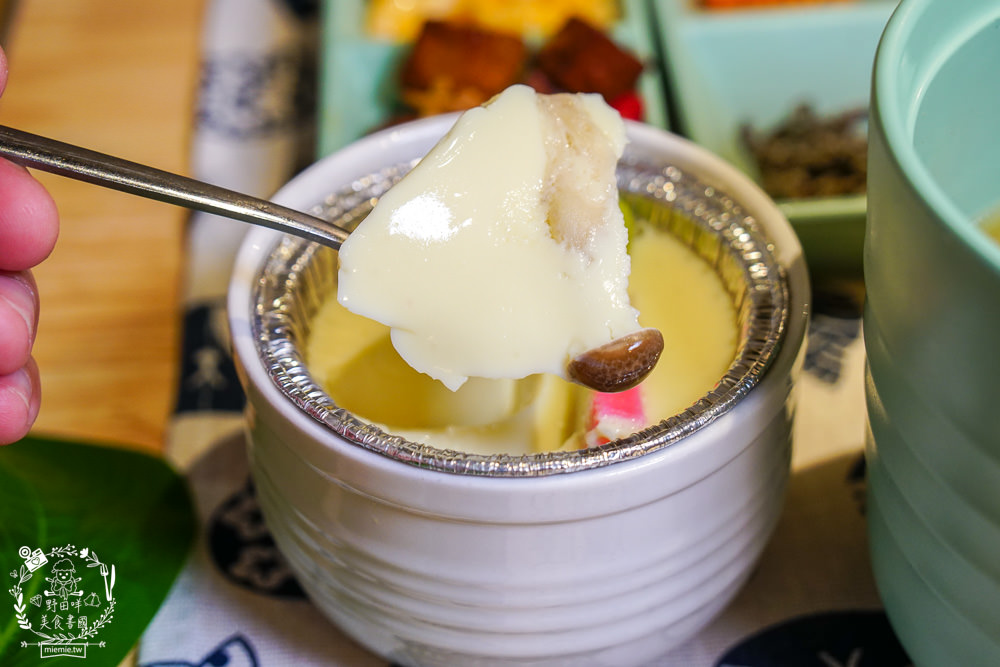 三筋日式豬排高雄一號店|首推超銷魂的燒肉定食!榴槤控必吃罪惡榴槤起司豬排!味噌湯跟高麗菜絲免費續加!