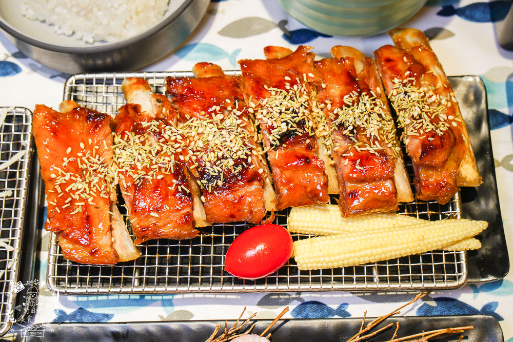 三筋日式豬排高雄一號店|首推超銷魂的燒肉定食!榴槤控必吃罪惡榴槤起司豬排!味噌湯跟高麗菜絲免費續加!