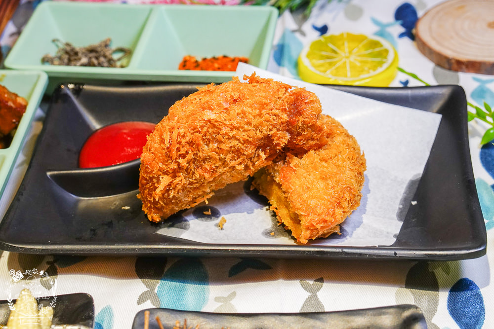 三筋日式豬排高雄一號店|首推超銷魂的燒肉定食!榴槤控必吃罪惡榴槤起司豬排!味噌湯跟高麗菜絲免費續加!