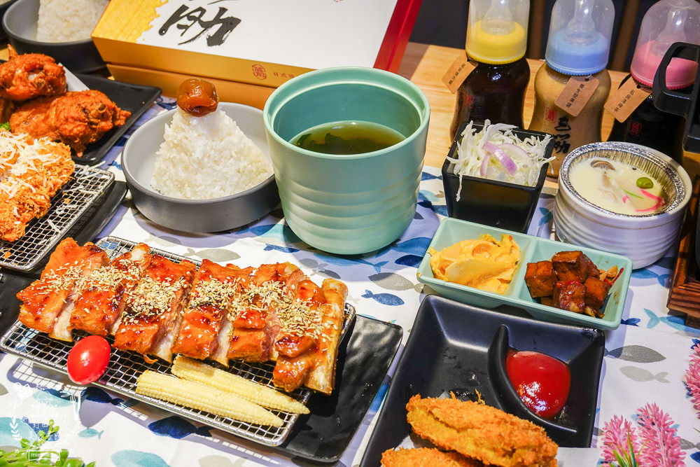 三筋日式豬排高雄一號店|首推超銷魂的燒肉定食!榴槤控必吃罪惡榴槤起司豬排!味噌湯跟高麗菜絲免費續加!