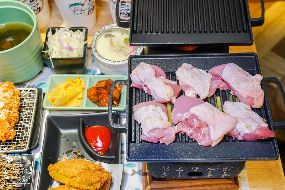 三筋日式豬排高雄一號店|首推超銷魂的燒肉定食!榴槤控必吃罪惡榴槤起司豬排!味噌湯跟高麗菜絲免費續加!