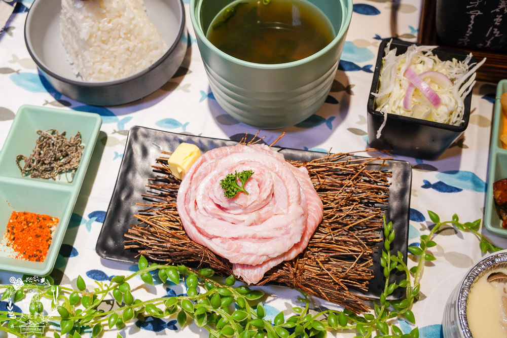 三筋日式豬排高雄一號店|首推超銷魂的燒肉定食!榴槤控必吃罪惡榴槤起司豬排!味噌湯跟高麗菜絲免費續加!