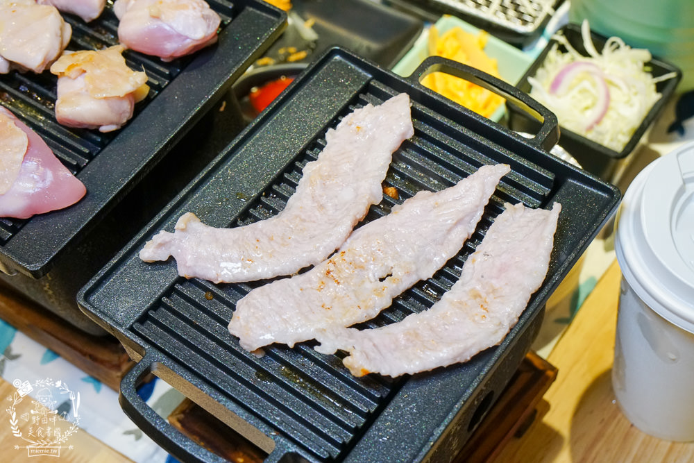 三筋日式豬排高雄一號店|首推超銷魂的燒肉定食!榴槤控必吃罪惡榴槤起司豬排!味噌湯跟高麗菜絲免費續加!