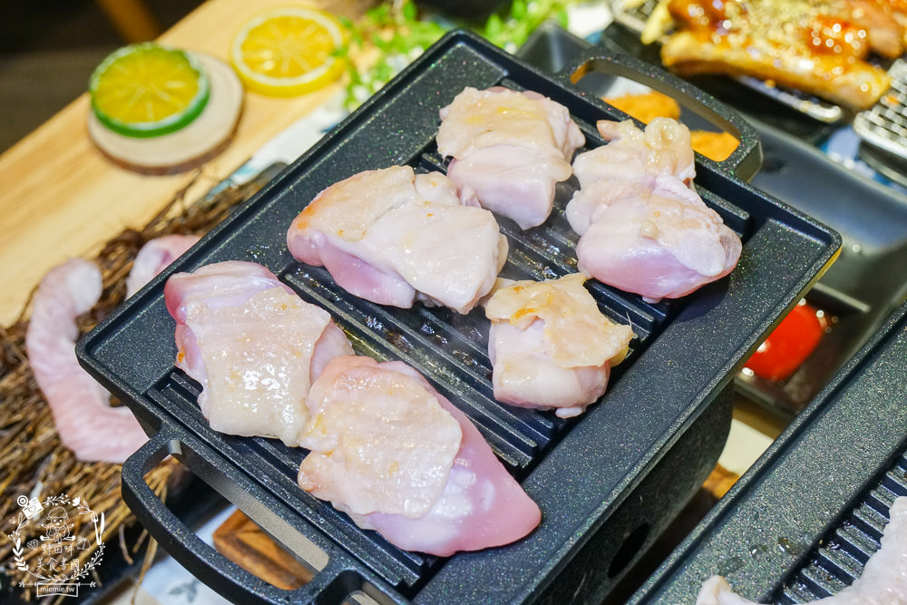 三筋日式豬排高雄一號店|首推超銷魂的燒肉定食!榴槤控必吃罪惡榴槤起司豬排!味噌湯跟高麗菜絲免費續加!