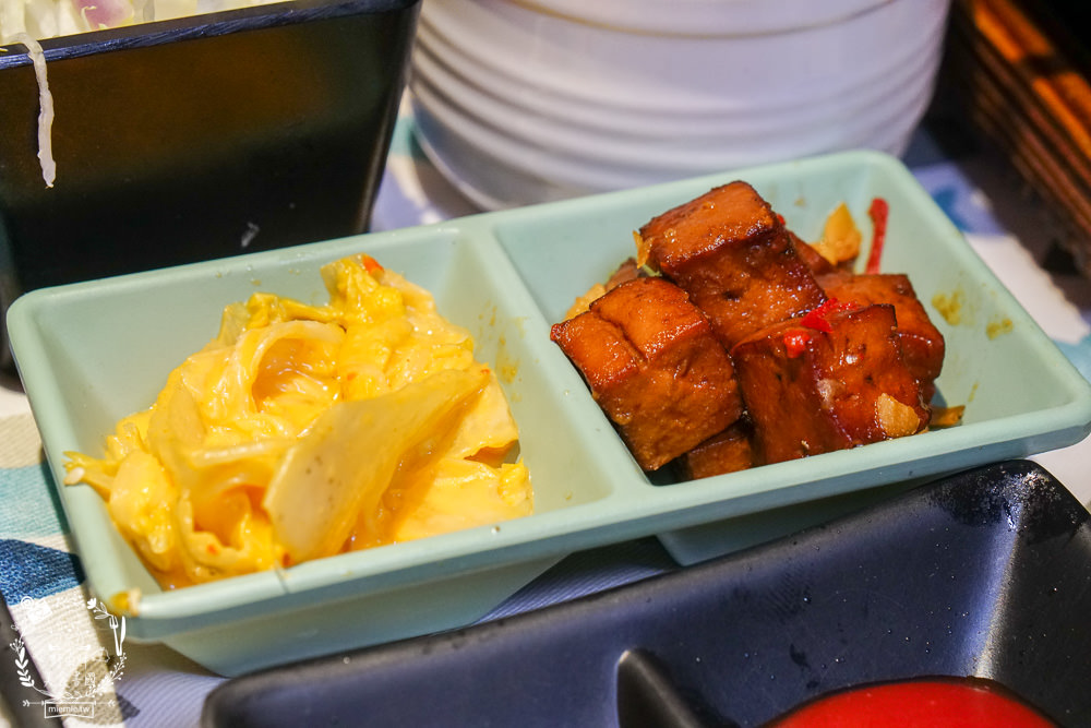 三筋日式豬排高雄一號店|首推超銷魂的燒肉定食!榴槤控必吃罪惡榴槤起司豬排!味噌湯跟高麗菜絲免費續加!